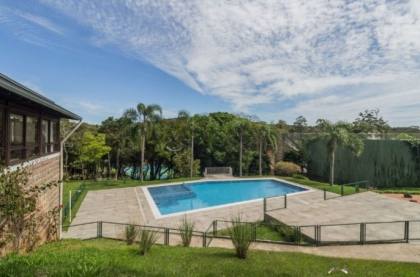 Venda casa em condomínio com 609m², 6 dormitórios, 4 vagas, Bairro Cavalhada, Porto Alegre.