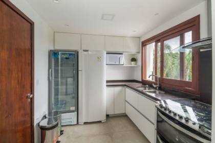 Venda casa em condomínio com 609m², 6 dormitórios, 4 vagas, Bairro Cavalhada, Porto Alegre.