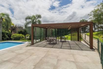 Venda casa em condomínio com 609m², 6 dormitórios, 4 vagas, Bairro Cavalhada, Porto Alegre.
