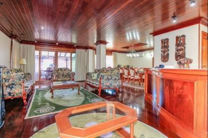 Venda casa em condomínio com 609m², 6 dormitórios, 4 vagas, Bairro Cavalhada, Porto Alegre.