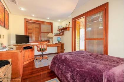 Venda casa em condomínio com 609m², 6 dormitórios, 4 vagas, Bairro Cavalhada, Porto Alegre.