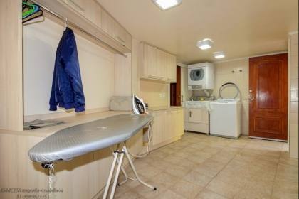 Venda casa em condomínio com 609m², 6 dormitórios, 4 vagas, Bairro Cavalhada, Porto Alegre.