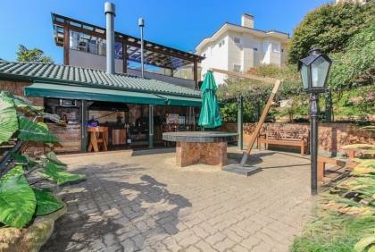 Venda casa em condomínio com 609m², 6 dormitórios, 4 vagas, Bairro Cavalhada, Porto Alegre.