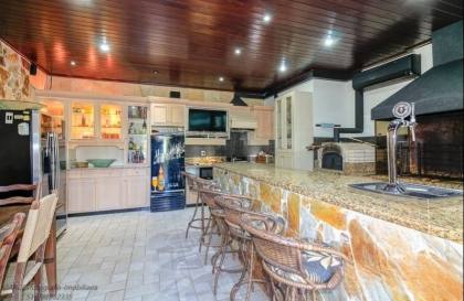 Venda casa em condomínio com 609m², 6 dormitórios, 4 vagas, Bairro Cavalhada, Porto Alegre.