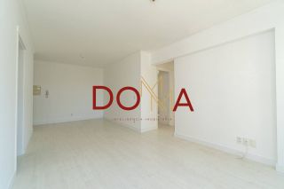 Apartamento com 60m², 2 dormitórios, vaga dupla, Bairro Menino Deus, Porto Alegre.