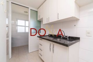 Apartamento com 60m², 2 dormitórios, vaga dupla, Bairro Menino Deus, Porto Alegre.