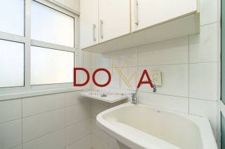 Apartamento com 60m², 2 dormitórios, vaga dupla, Bairro Menino Deus, Porto Alegre.