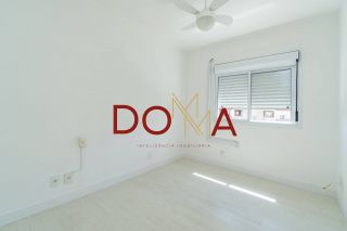 Apartamento com 60m², 2 dormitórios, vaga dupla, Bairro Menino Deus, Porto Alegre.