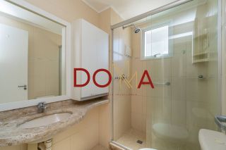 Apartamento com 60m², 2 dormitórios, vaga dupla, Bairro Menino Deus, Porto Alegre.