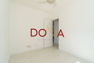 Apartamento com 60m², 2 dormitórios, vaga dupla, Bairro Menino Deus, Porto Alegre.
