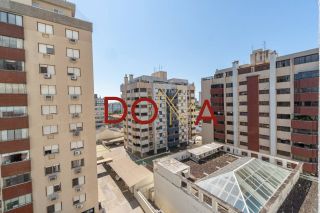 Apartamento com 60m², 2 dormitórios, vaga dupla, Bairro Menino Deus, Porto Alegre.