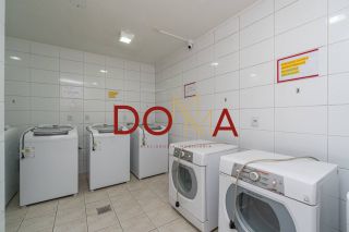 Apartamento com 60m², 2 dormitórios, vaga dupla, Bairro Menino Deus, Porto Alegre.