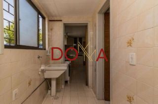 Vende Apartamento com 88m², 2 dormitórios, 1 vaga, Bairro Medianeira, Porto Alegre.