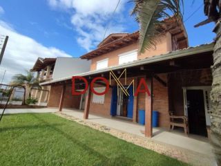 Vende Casa com 4 dormitórios, 2 suítes, 3 vagas, Imbé/RS