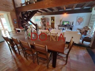 Vende Casa com 4 dormitórios, 2 suítes, 3 vagas, Imbé/RS