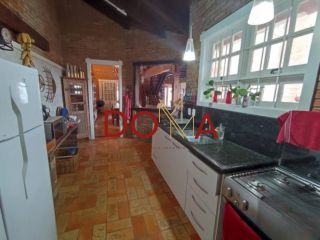 Vende Casa com 4 dormitórios, 2 suítes, 3 vagas, Imbé/RS