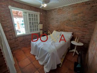 Vende Casa com 4 dormitórios, 2 suítes, 3 vagas, Imbé/RS