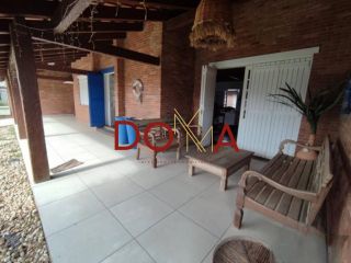 Vende Casa com 4 dormitórios, 2 suítes, 3 vagas, Imbé/RS