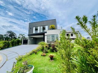 Viva com Estilo e Conforto na Ponta Negra – Casa Moderna com energia solar no Morada dos Pássaros.