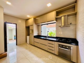 Viva com Estilo e Conforto na Ponta Negra – Casa Moderna com energia solar no Morada dos Pássaros.
