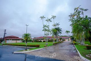 Construa a casa dos seus sonhos nesse lote de esquina no Condomínio Residencial Praia dos Passarinhos.