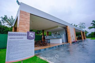 Construa a casa dos seus sonhos nesse lote de esquina no Condomínio Residencial Praia dos Passarinhos.