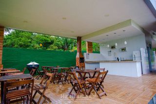 Construa a casa dos seus sonhos nesse lote de esquina no Condomínio Residencial Praia dos Passarinhos.