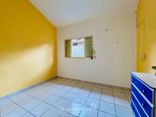 Viva com Praticidade e Segurança – Casa para Alugar com 2 quartos no Condomínio Vila dos Pássaros.