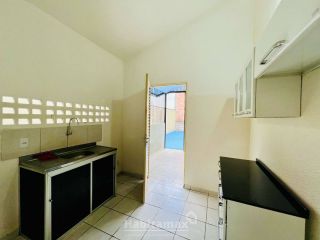 Viva com Praticidade e Segurança – Casa para Alugar com 2 quartos no Condomínio Vila dos Pássaros.