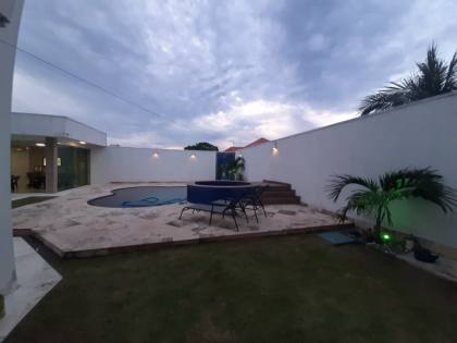 A Arte de Viver Bem — Mansão no Ponta Negra com Boate, Piscina com Hidro e 600m² de Puro Requinte