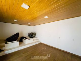 Oportunidade Única! Casa Comercial com 12 Salas no Parque 10 – Aceita Propostas!