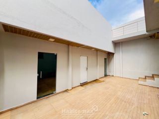 Oportunidade Única! Casa Comercial com 12 Salas no Parque 10 – Aceita Propostas!