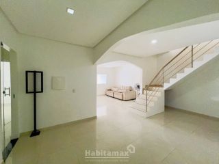 Oportunidade Única! Casa Comercial com 12 Salas no Parque 10 – Aceita Propostas!