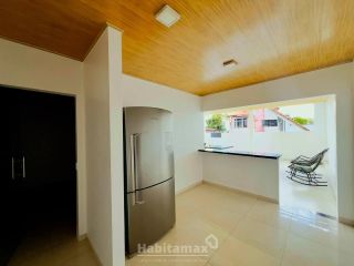 Oportunidade Única! Casa Comercial com 12 Salas no Parque 10 – Aceita Propostas!