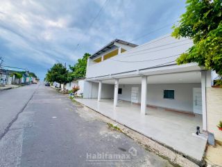 Oportunidade Única! Casa Comercial com 12 Salas no Parque 10 – Aceita Propostas!