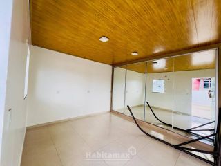 Oportunidade Única! Casa Comercial com 12 Salas no Parque 10 – Aceita Propostas!