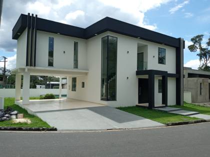 CASA DUPLEX ESPETACULAR COM 4 SUÍTES  NO CONDOMINIO RESERVA PARQUE - PONTA NEGRA. FINANCIA!