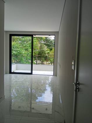 CASA DUPLEX ESPETACULAR  4 SUITES A VENDA - CONDOMINIO ALPHAVILLE 4 - PONTA NEGRA