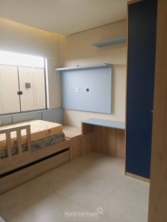 Essa casa alto padrão com 3 suítes vai te surpreender nos mínimos detalhes, semi-mobiliada, financia!