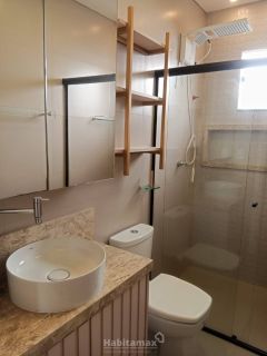Essa casa alto padrão com 3 suítes vai te surpreender nos mínimos detalhes, semi-mobiliada, financia!