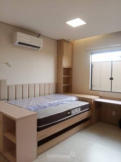Essa casa alto padrão com 3 suítes vai te surpreender nos mínimos detalhes, semi-mobiliada, financia!