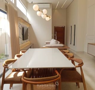Essa casa alto padrão com 3 suítes vai te surpreender nos mínimos detalhes, semi-mobiliada, financia!