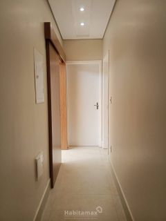 Essa casa alto padrão com 3 suítes vai te surpreender nos mínimos detalhes, semi-mobiliada, financia!