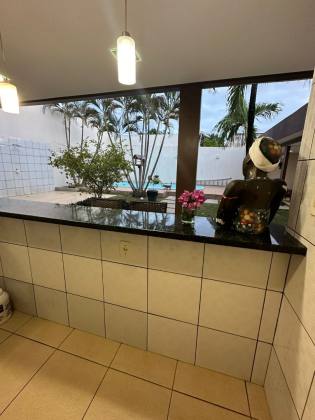 Essa casa é pra você que está buscando uma casa linda com 5 quartos no CAMPOS ELISEOS -PLANALTO. Financia!