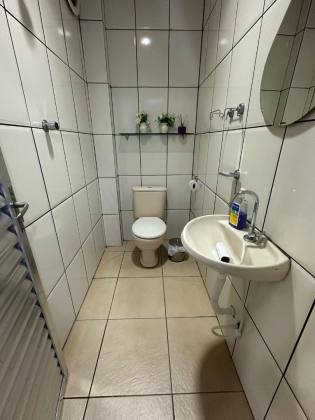 Essa casa é pra você que está buscando uma casa linda com 5 quartos no CAMPOS ELISEOS -PLANALTO. Financia!