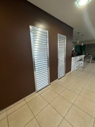 Essa casa é pra você que está buscando uma casa linda com 5 quartos no CAMPOS ELISEOS -PLANALTO. Financia!