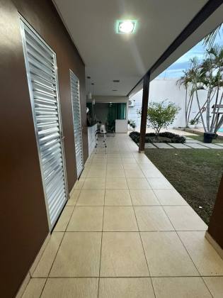 Essa casa é pra você que está buscando uma casa linda com 5 quartos no CAMPOS ELISEOS -PLANALTO. Financia!