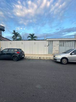 Essa casa é pra você que está buscando uma casa linda com 5 quartos no CAMPOS ELISEOS -PLANALTO. Financia!