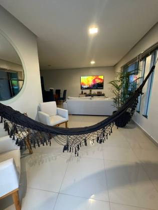 Essa casa é pra você que está buscando uma casa linda com 5 quartos no CAMPOS ELISEOS -PLANALTO. Financia!