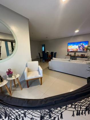 Essa casa é pra você que está buscando uma casa linda com 5 quartos no CAMPOS ELISEOS -PLANALTO. Financia!